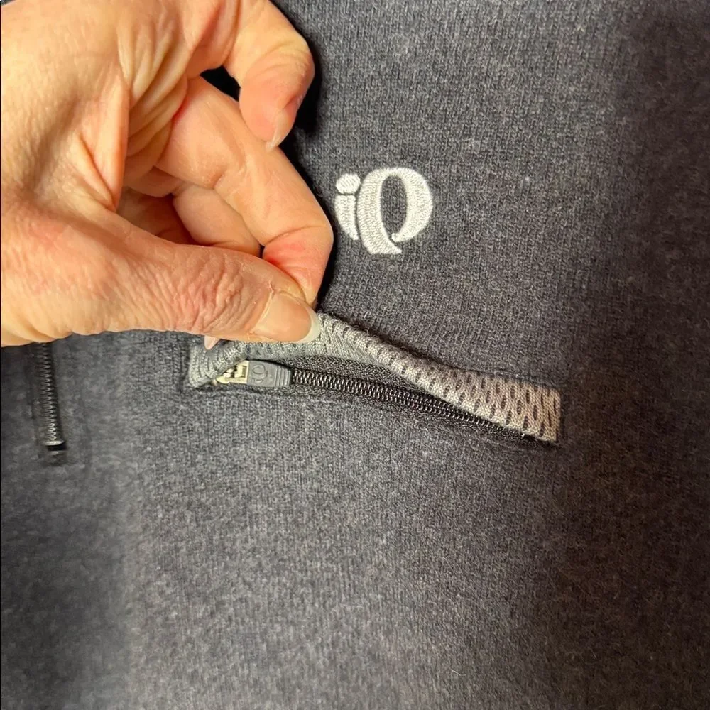 Pearl Izumi Men's Dark Gray Wool Blend Quarter Zip Sweater. Size X-Large.